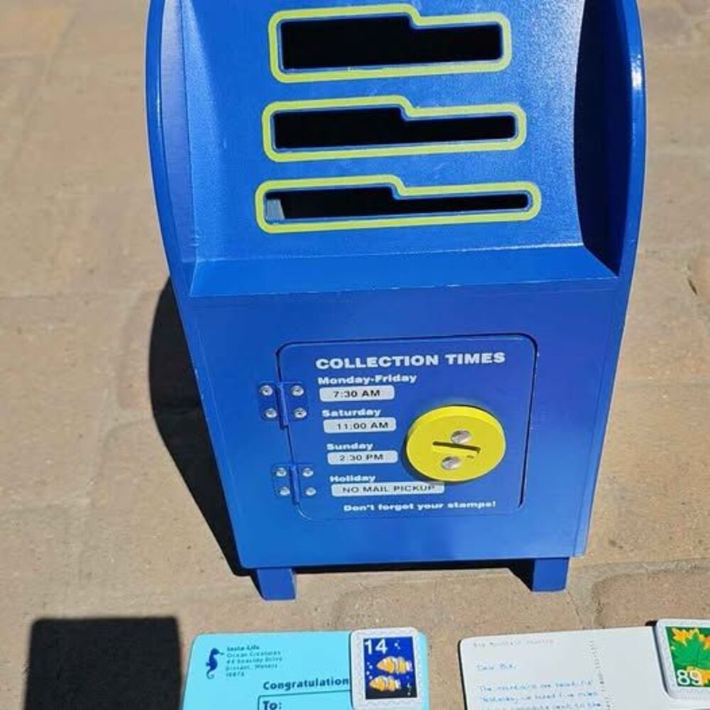 Kids toy mailbox with postcards and key, Melissa & Doug. - Picture 8 of 8